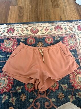 Vuori Women's sunny side shorts